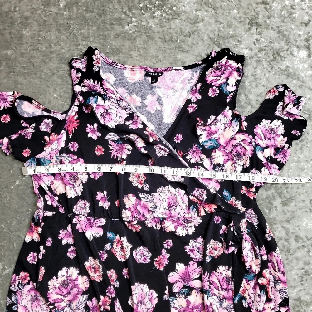 Torrid Purple/Black Floral Cold‎ Shoulder Wrap Dress - Picture 6 of 7